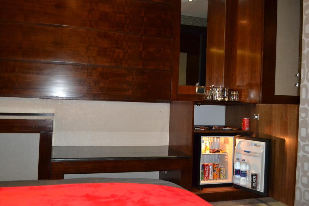 Sun City Hotel - The Gabriel Kaherah Bilik gambar