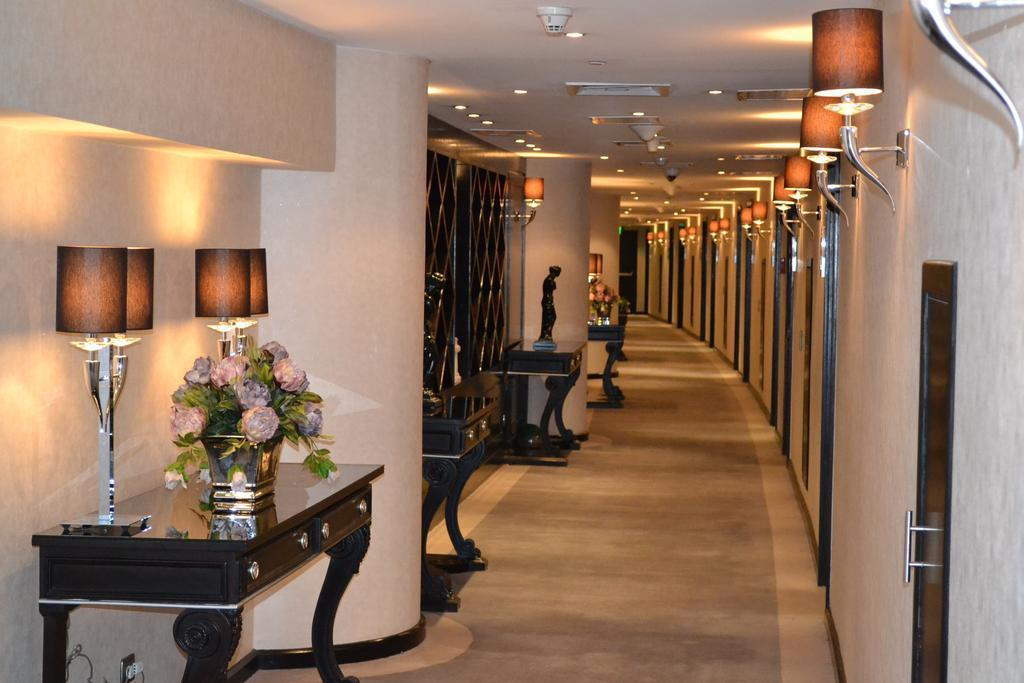 Sun City Hotel - The Gabriel Kaherah Bilik gambar A corridor at the hotel