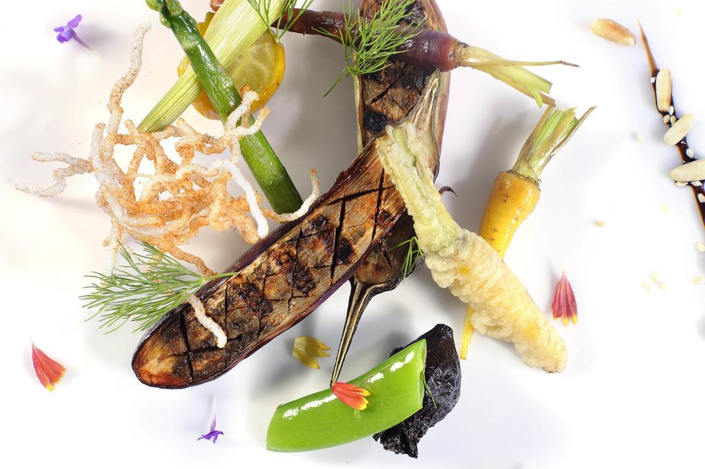 Sun City Hotel - The Gabriel Kaherah Luaran gambar Aubergine and asparagus
