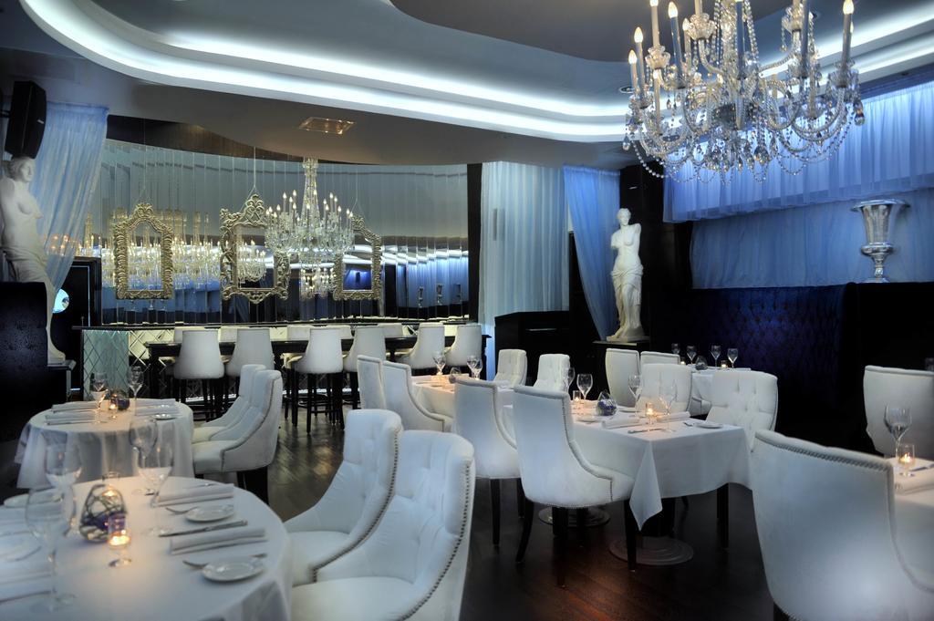 Sun City Hotel - The Gabriel Kaherah Luaran gambar Restaurant in the hotel