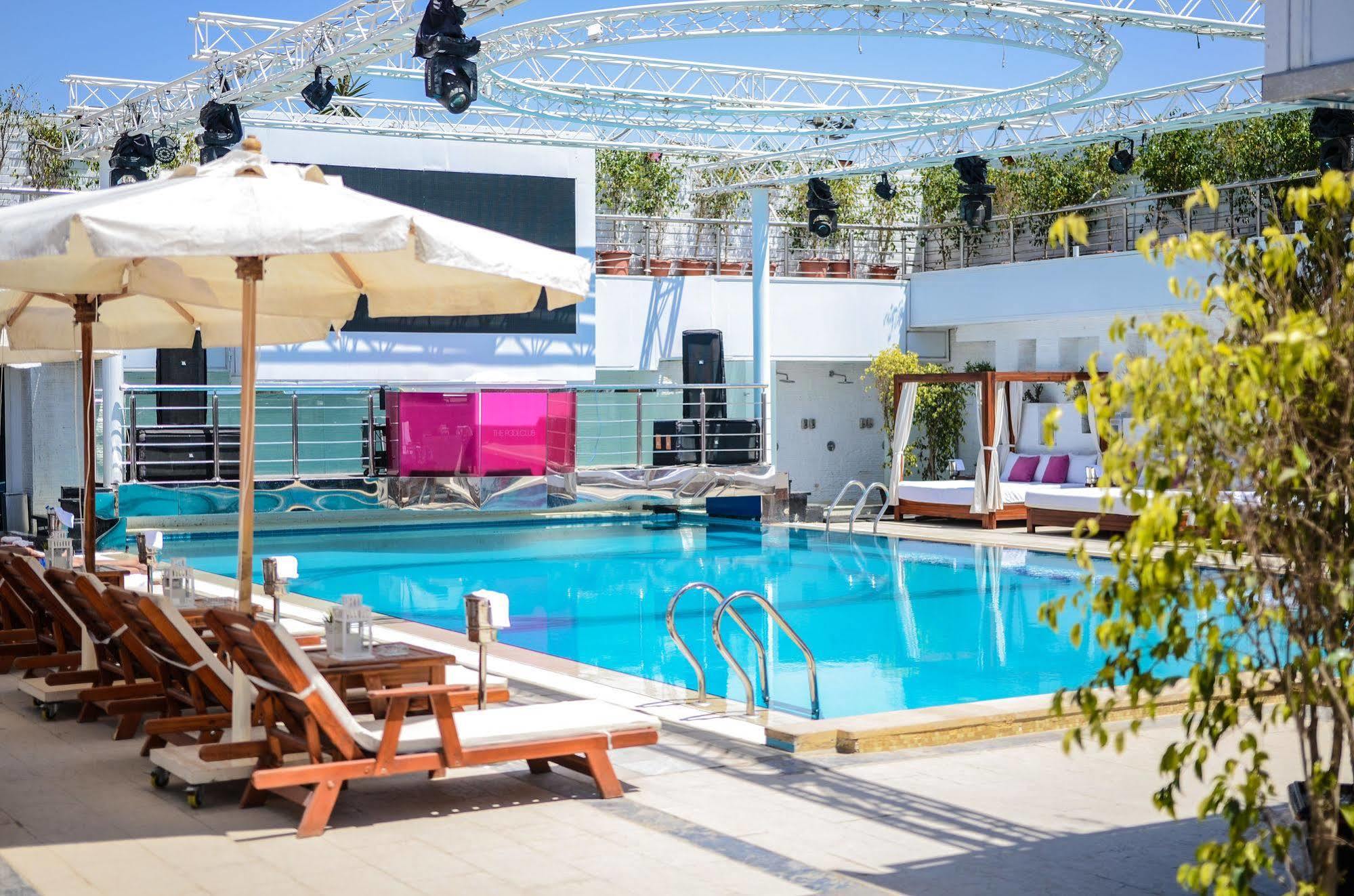 Sun City Hotel - The Gabriel Kaherah Luaran gambar The pool at the nightclub